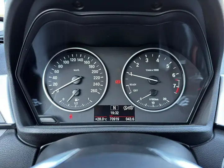 BMW X1 sDrive 18i (F48) 2016, foto 11