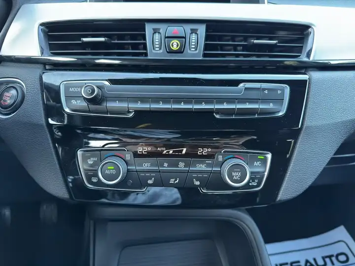 BMW X1 sDrive 18i (F48) 2016, foto 12