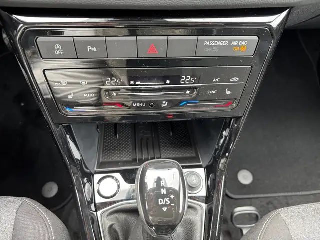 Volkswagen T-Cross view 11