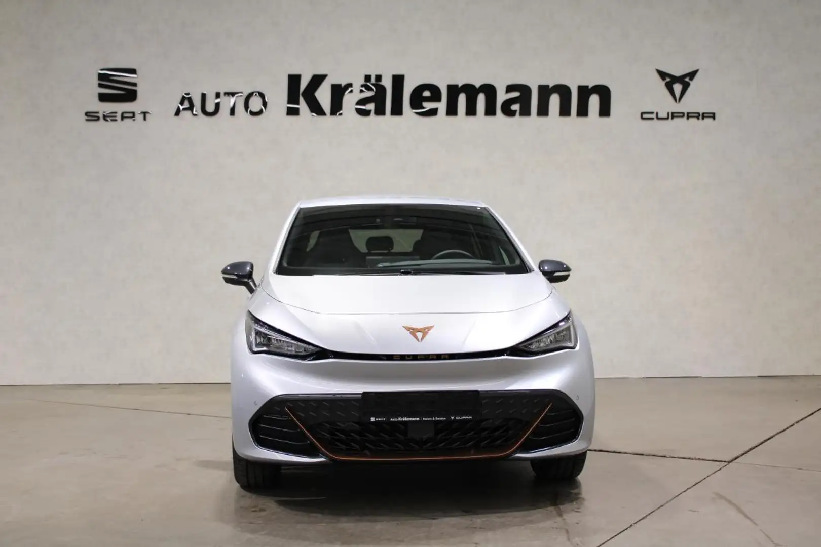 CUPRA Born Edition Dynamic 170 kW (231 PS) 60 kWh SOFORT VERF Silber - 2