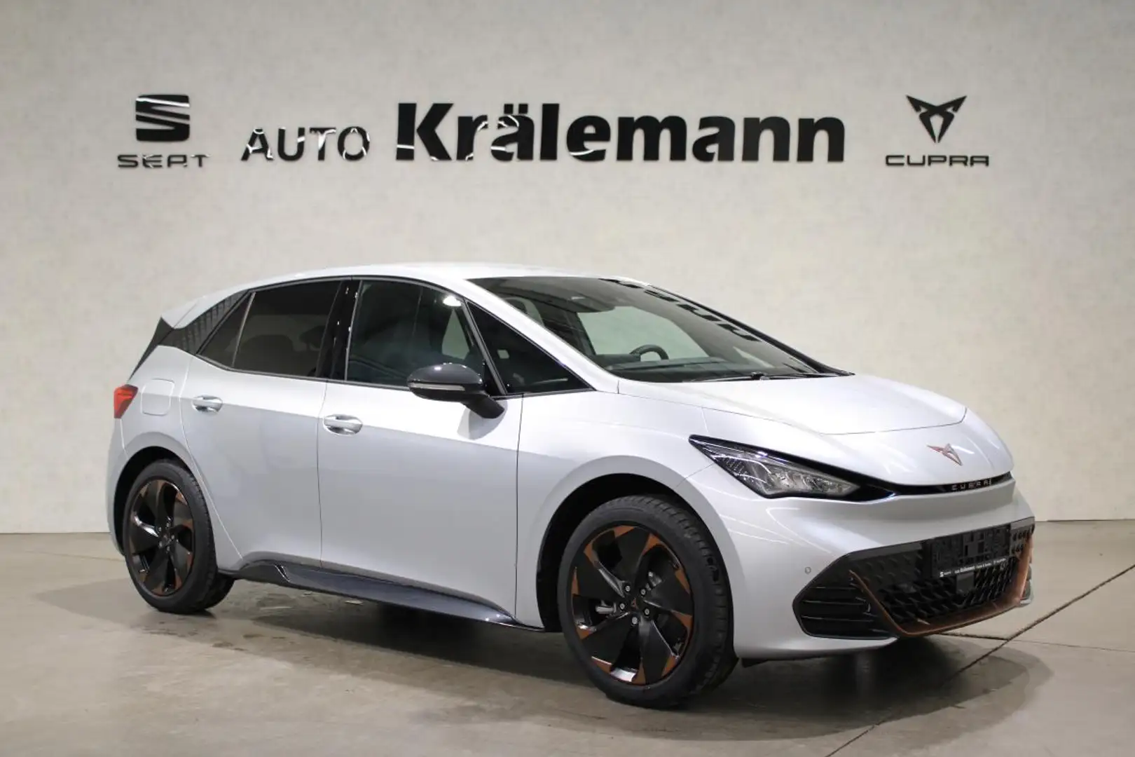 CUPRA Born Edition Dynamic 170 kW (231 PS) 60 kWh SOFORT VERF Silber - 1