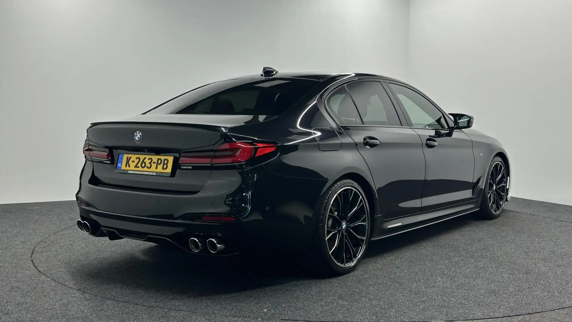 BMW 540 5-serie 540i xDrive High Executive|M-Performance|A Schwarz - 2