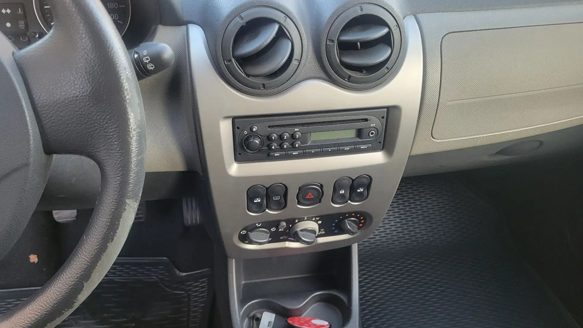 Dacia Sandero 1.2 16V 75 Lauréate - 1 Hand -Scheckheft Silber - 2