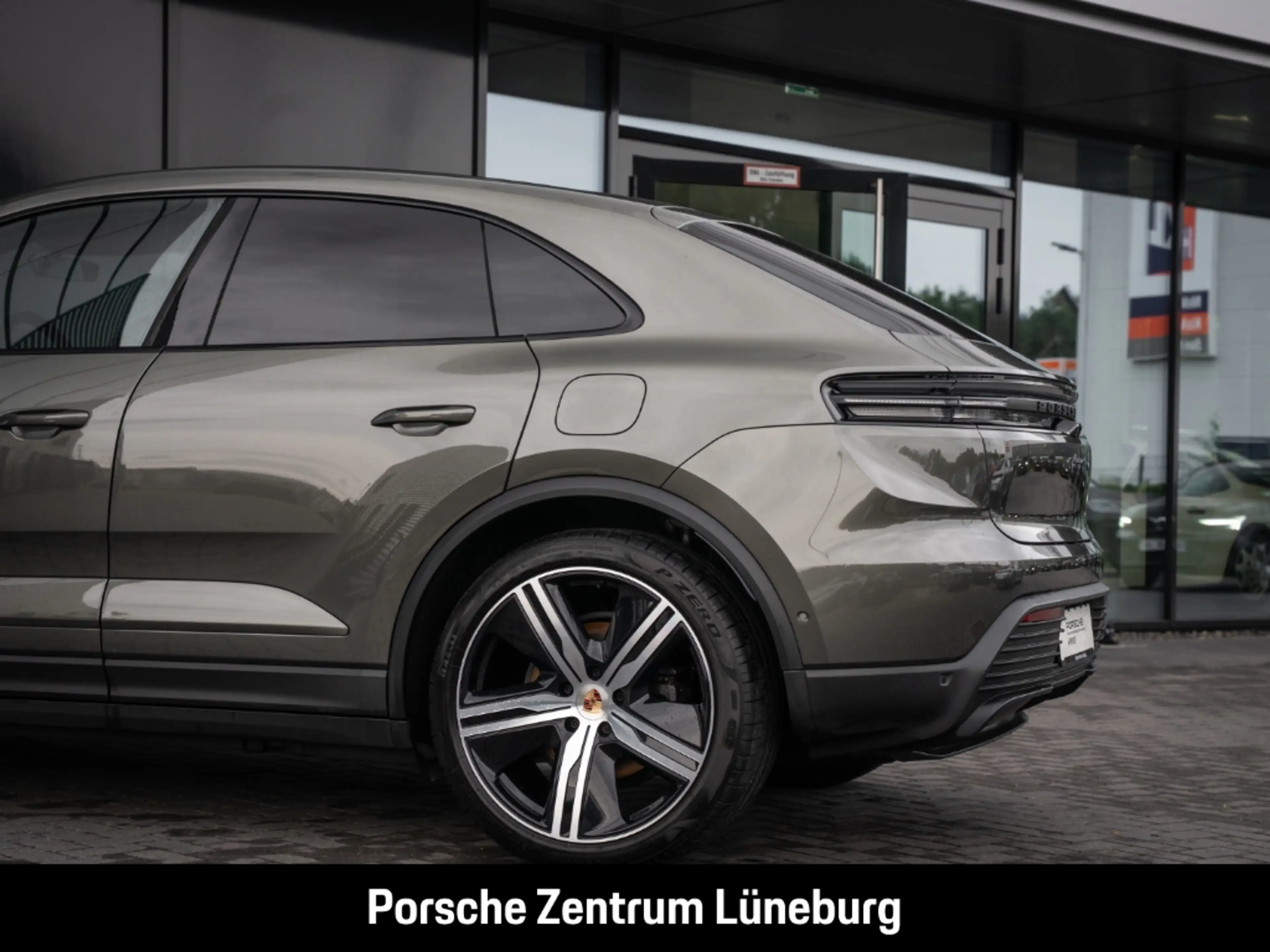 Porsche Macan 4 InnoDrive Surround-View BOSE LED-Matrix — photo 11