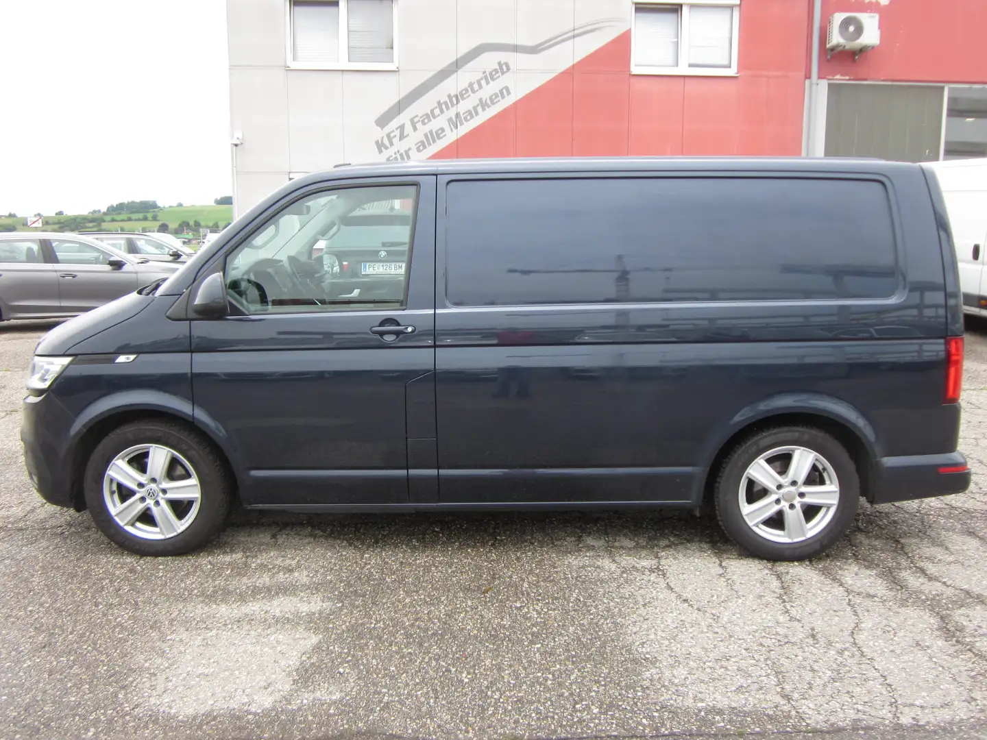 Volkswagen T6.1 Transporter Kasten KR 2,0TDI 4M DSG Virtual Navi LED AHK ACC Blau - 2