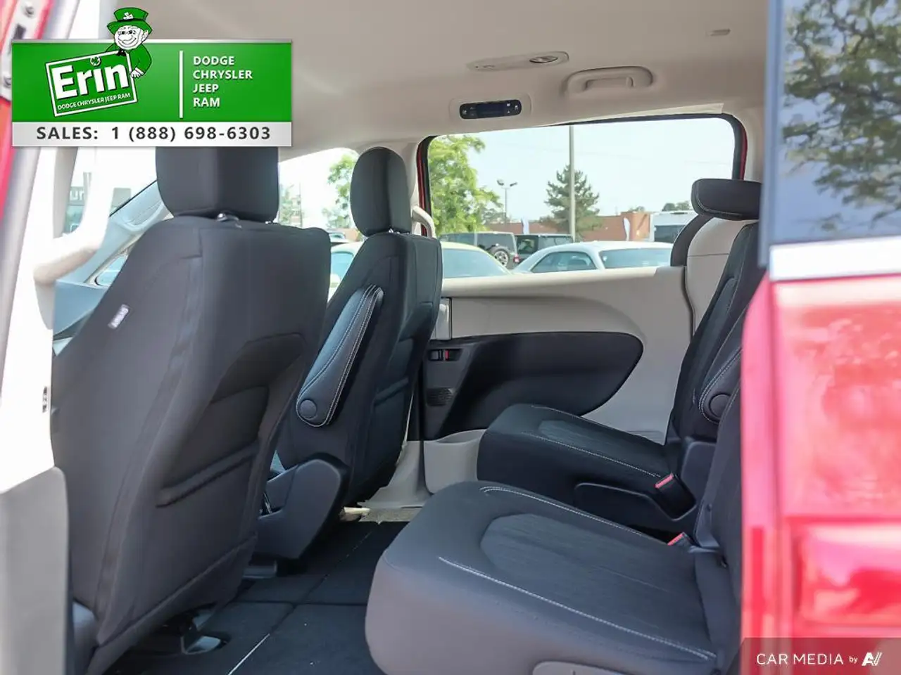Chrysler Grand Caravan снимка Chrysler Grand Caravan