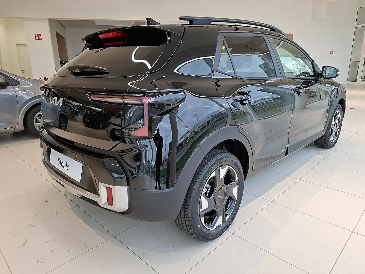 Kia Stonic STONIC/SILBER/1.0 TGDI/MT6/100/MY26 Auto Stahl ... Schwarz - 2