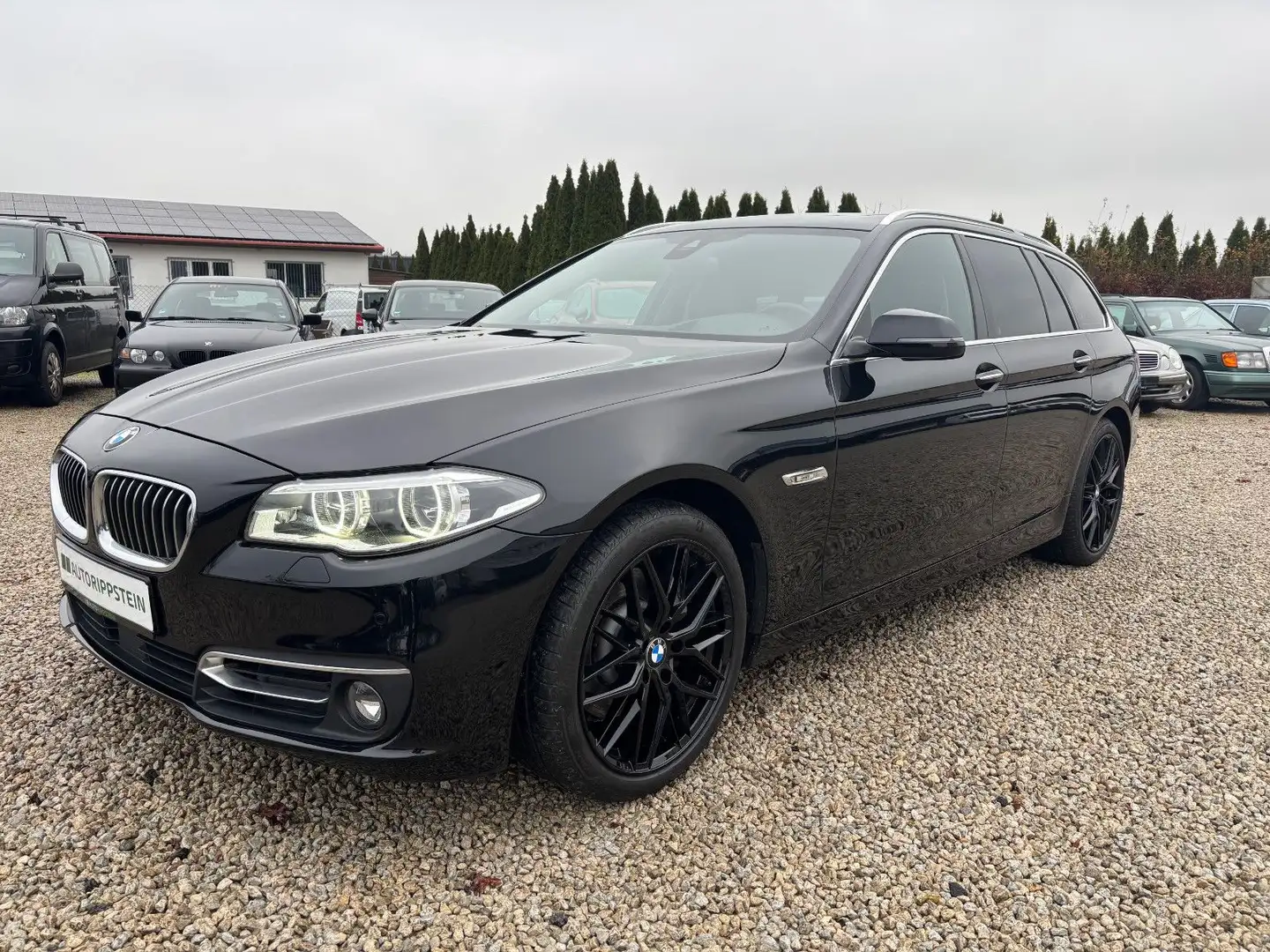 BMW 530 d Touring xDrive Luxury +VOLLAUSSTATTUNG+ Zwart - 1