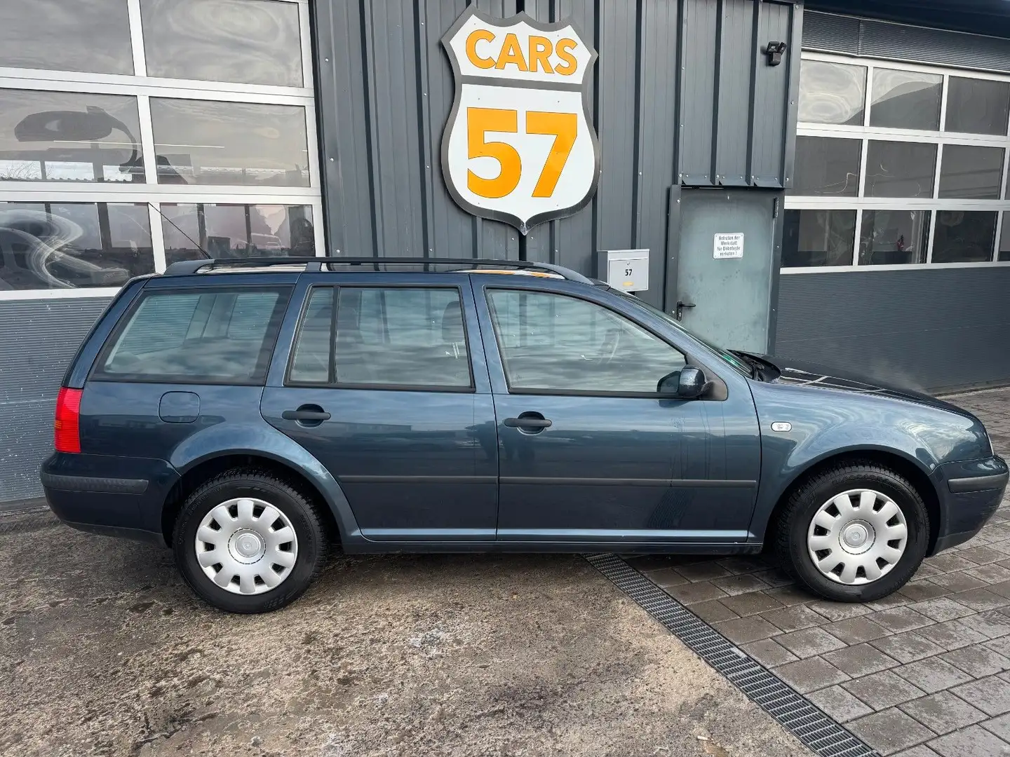 Volkswagen Golf 1.6 Basis Variant Blau - 2