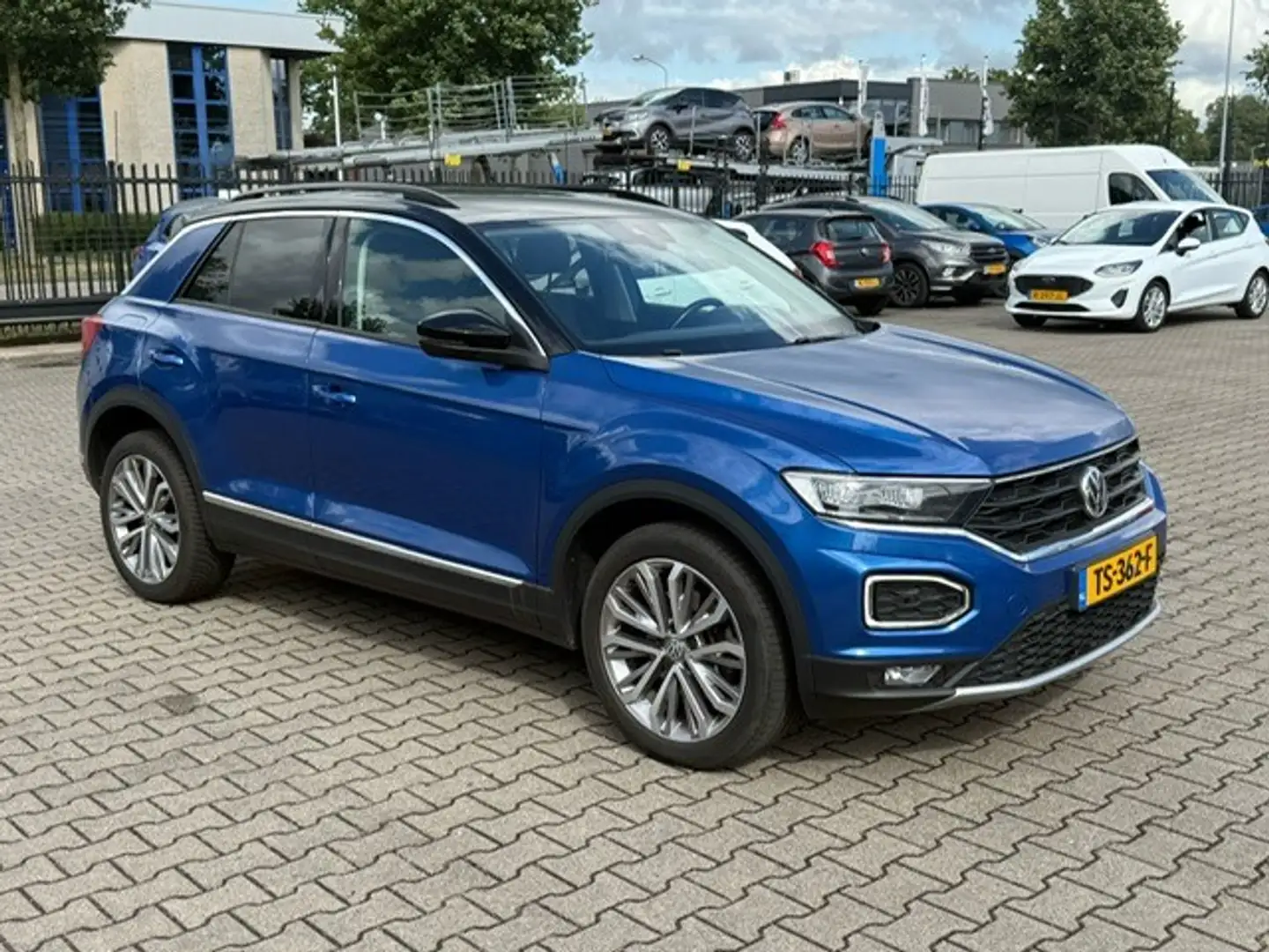 Volkswagen T-Roc 1.0 TSI 115PK Style | TREKHAAK | NAVIGATIE | ADAPT Blauw - 2