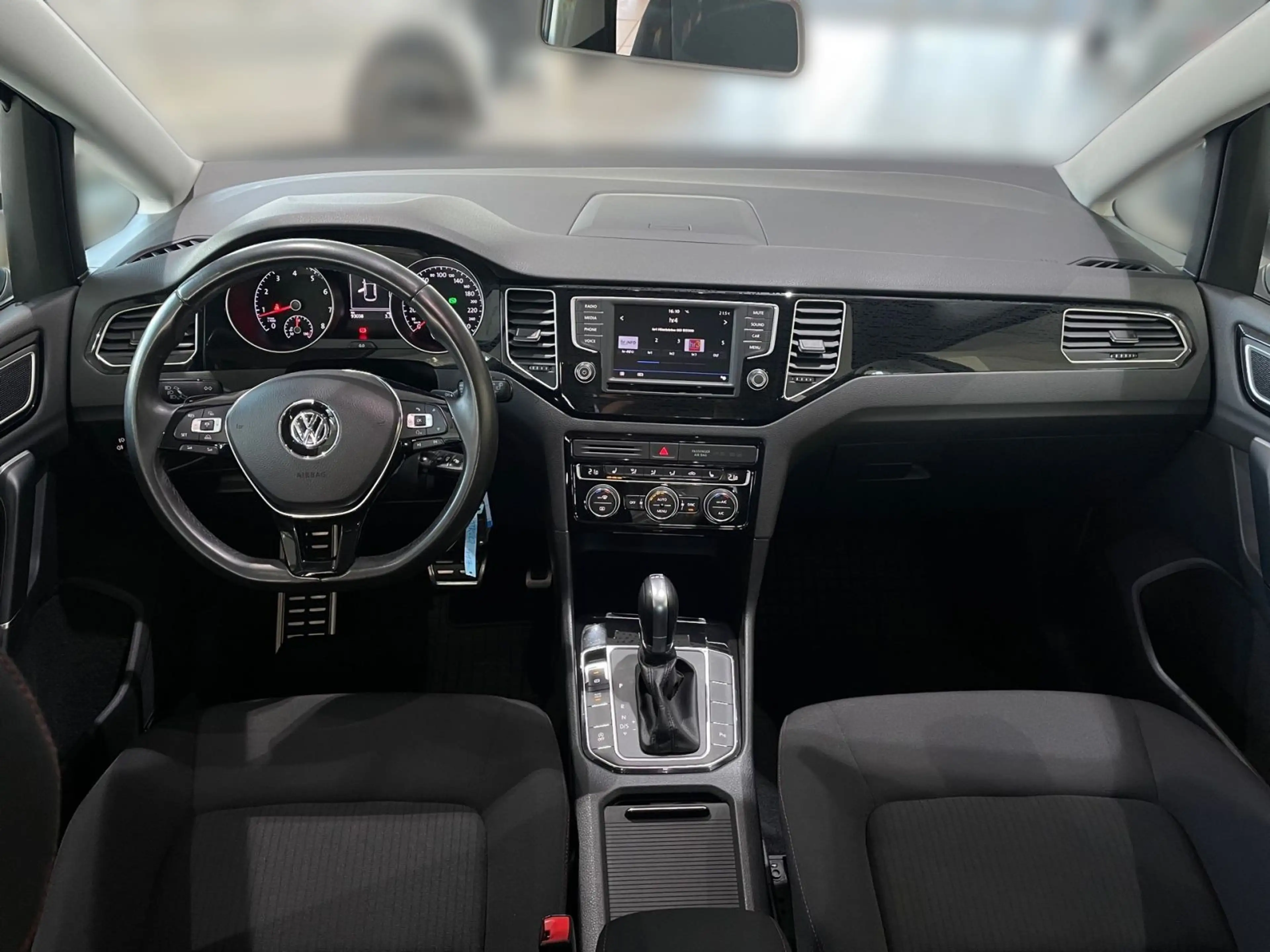 Volkswagen Golf Sportsvan Sound 1,4 l TSI 92 kW DSG — photo 10