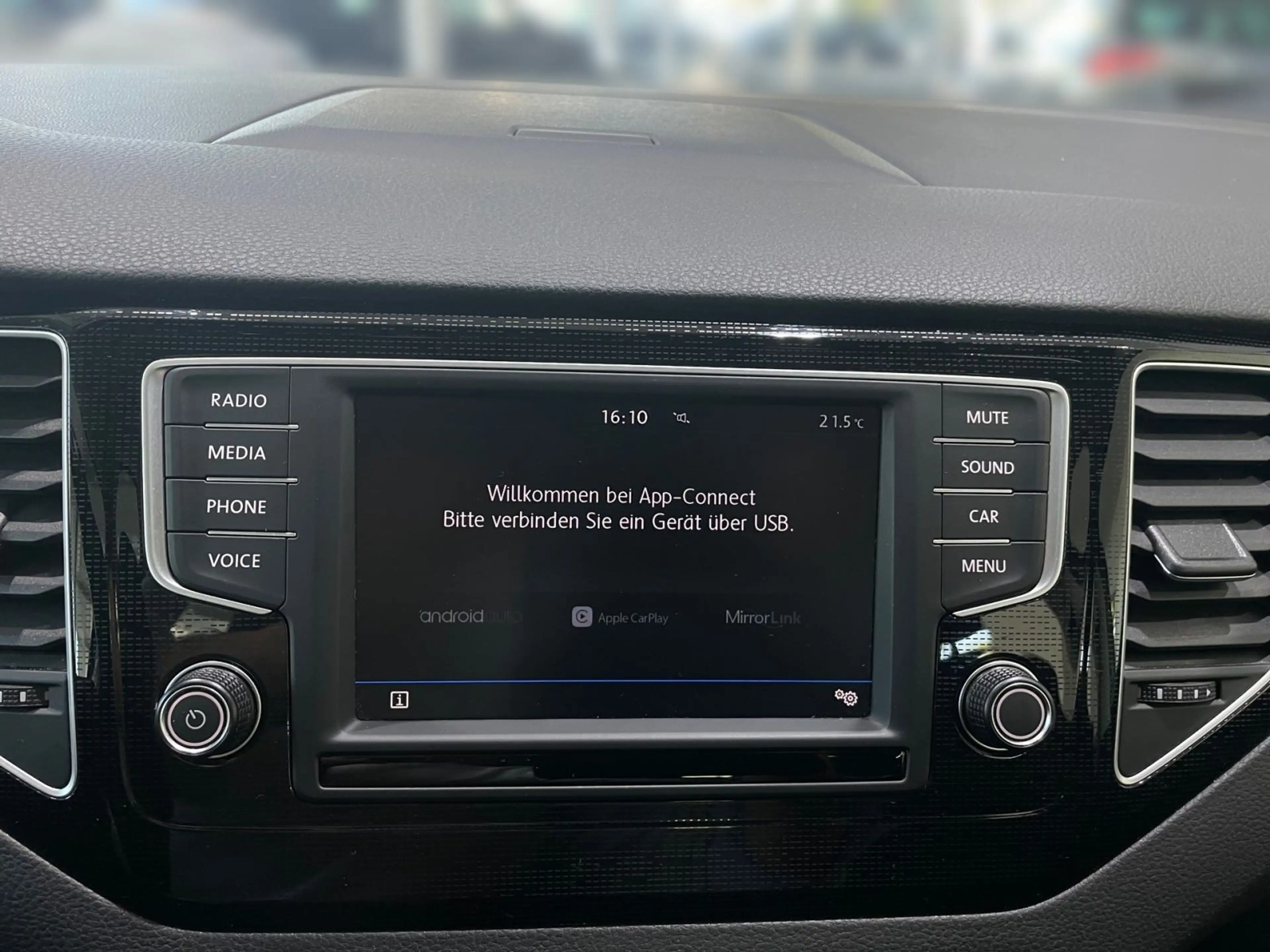 Volkswagen Golf Sportsvan Sound 1,4 l TSI 92 kW DSG — photo 9