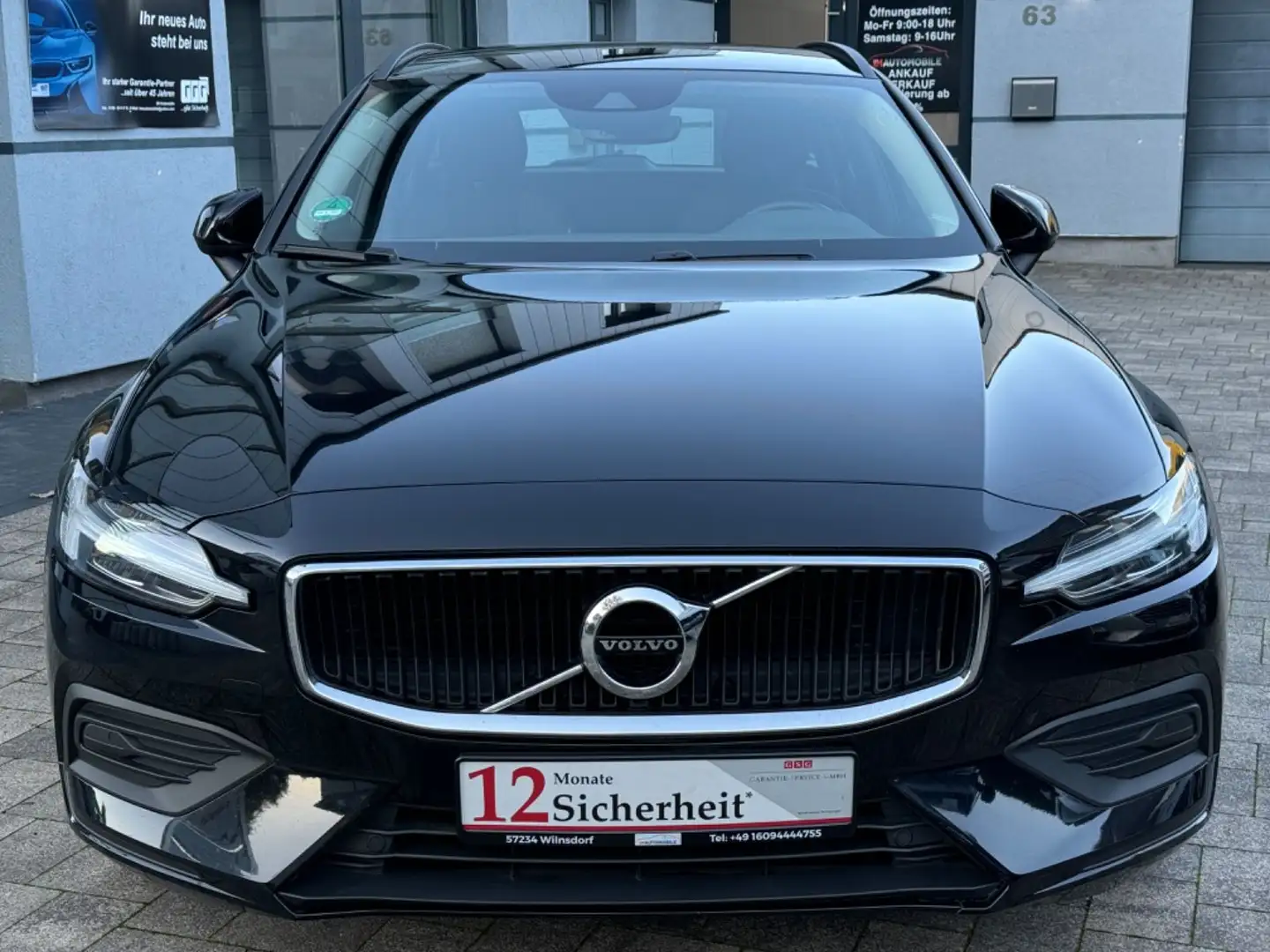 Volvo V60 Kombi Momentum 2.0|LED-Scheinwerfer|Garantie Schwarz - 2