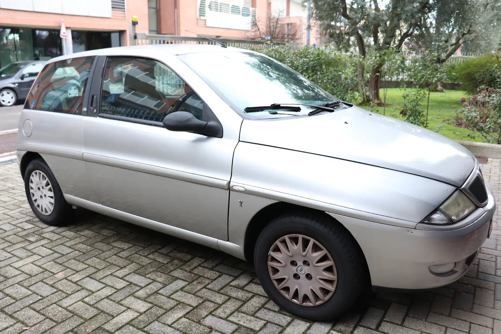 Lancia Y Y 1.2 8V LS IDEALE PER NEOPATENTATI Silber - 2