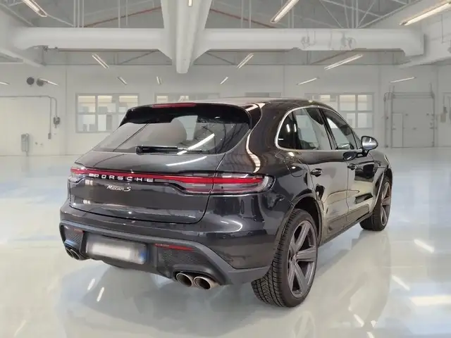 Porsche Macan view 4