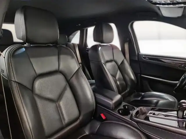 Porsche Macan view 10