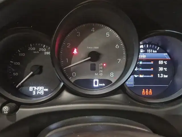 Porsche Macan view 8