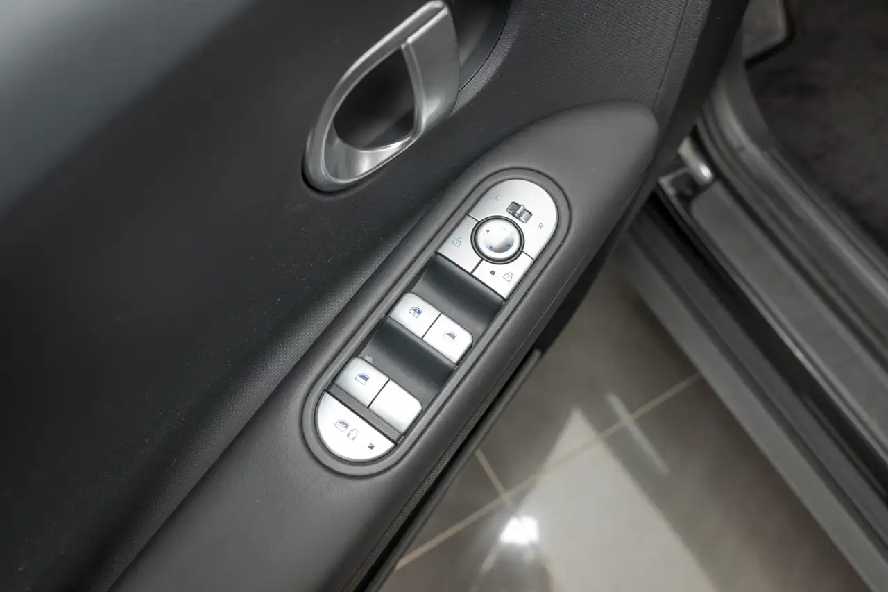 Hyundai IONIQ 5 photo Hyundai IONIQ 5