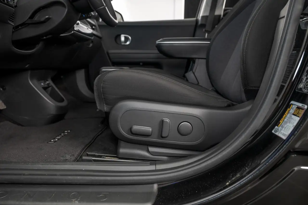 Hyundai IONIQ 5 photo Hyundai IONIQ 5