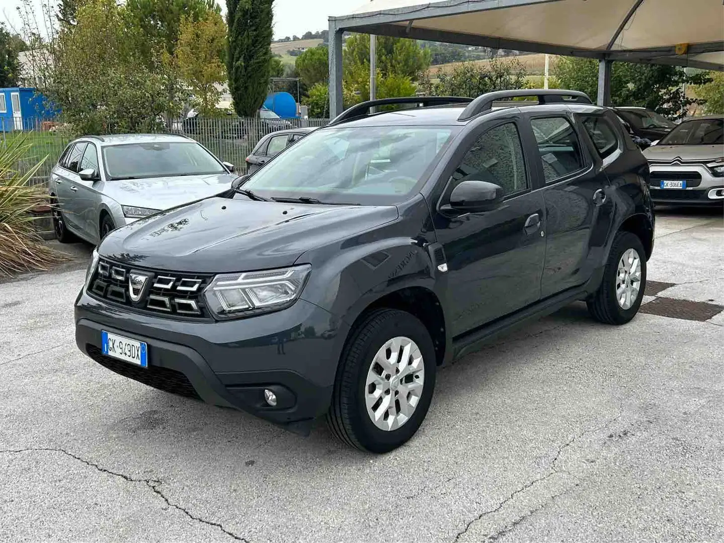 Dacia Duster Duster II 2022 1.0 tce Comfort GPL 4x2 100cv Grijs - 1
