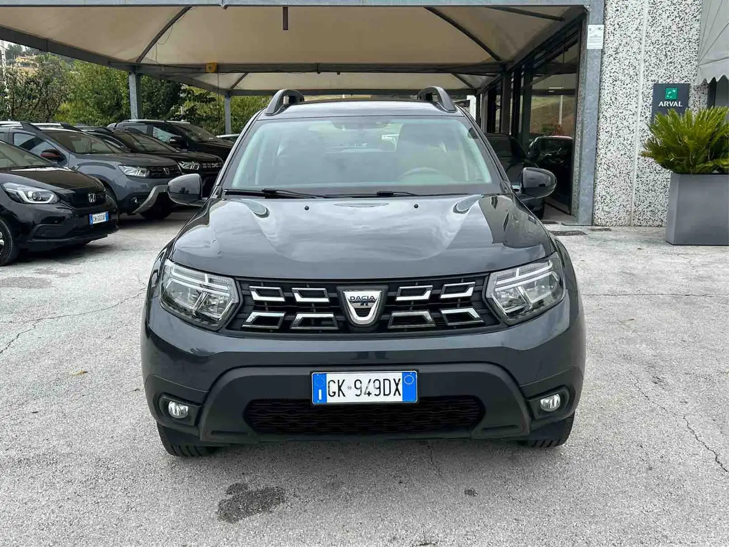 Dacia Duster Duster II 2022 1.0 tce Comfort GPL 4x2 100cv Grijs - 2