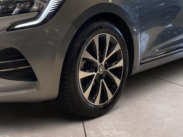 Renault Clio view 15