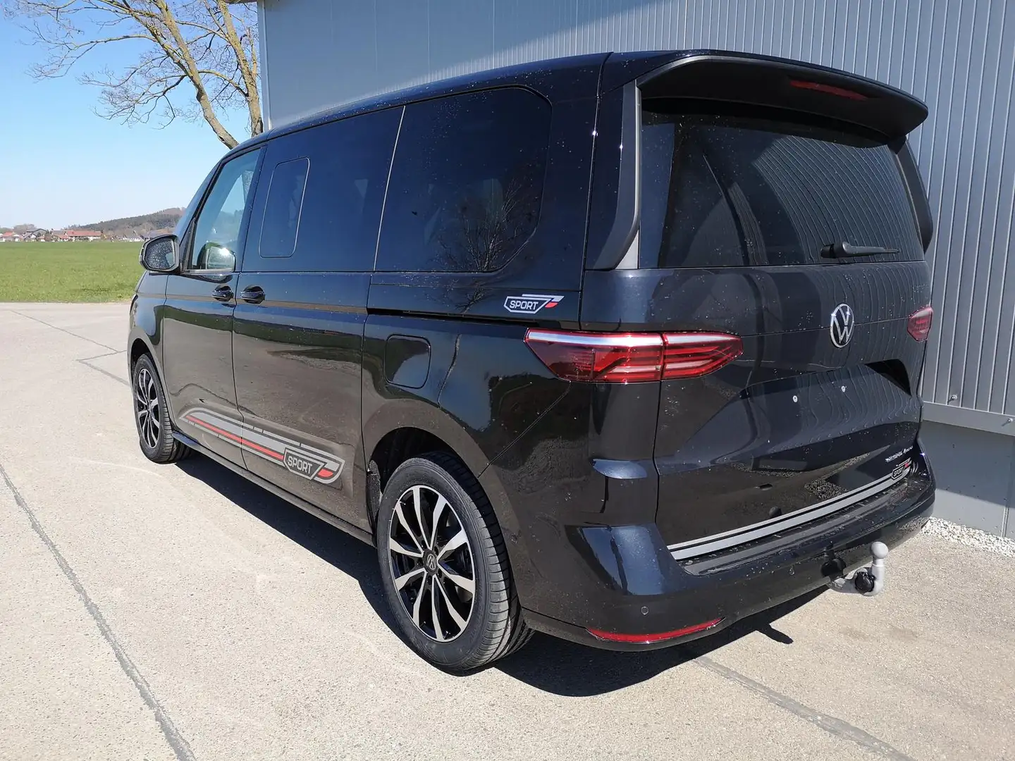 Volkswagen T7 Multivan 1,5eHybrid DSG 4Motion Sport Edition High KÜ 7 Sit Schwarz - 2