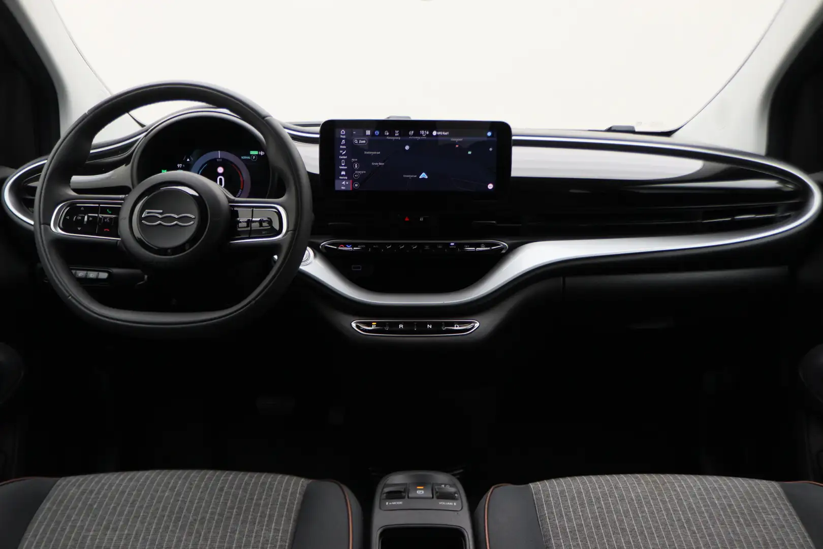 Fiat 500e Icon 42 kWh Virtual Cockpit, Climate, Apple Carpla Schwarz - 2