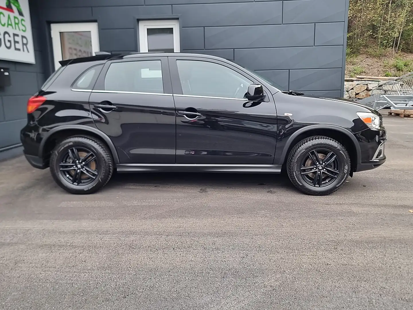 Mitsubishi ASX 1.6 Intense Blackline 2WD (EURO 6d-TEMP) Schwarz - 2