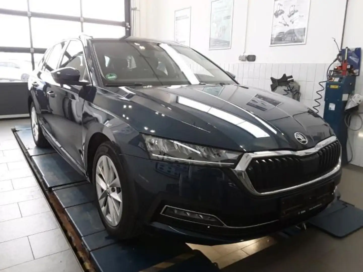 Skoda Octavia Combi 1.5 TSI STYLE LED+NAVI+AHK+GRA+HuD Blau - 2