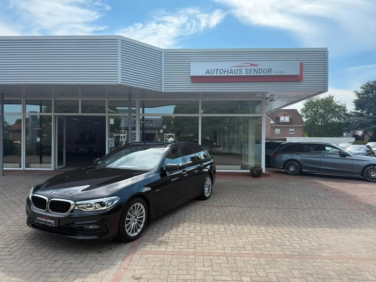 BMW 530 d xDrive Sport Line *PANO*LEDER*H/UP*TOP Noir - 1