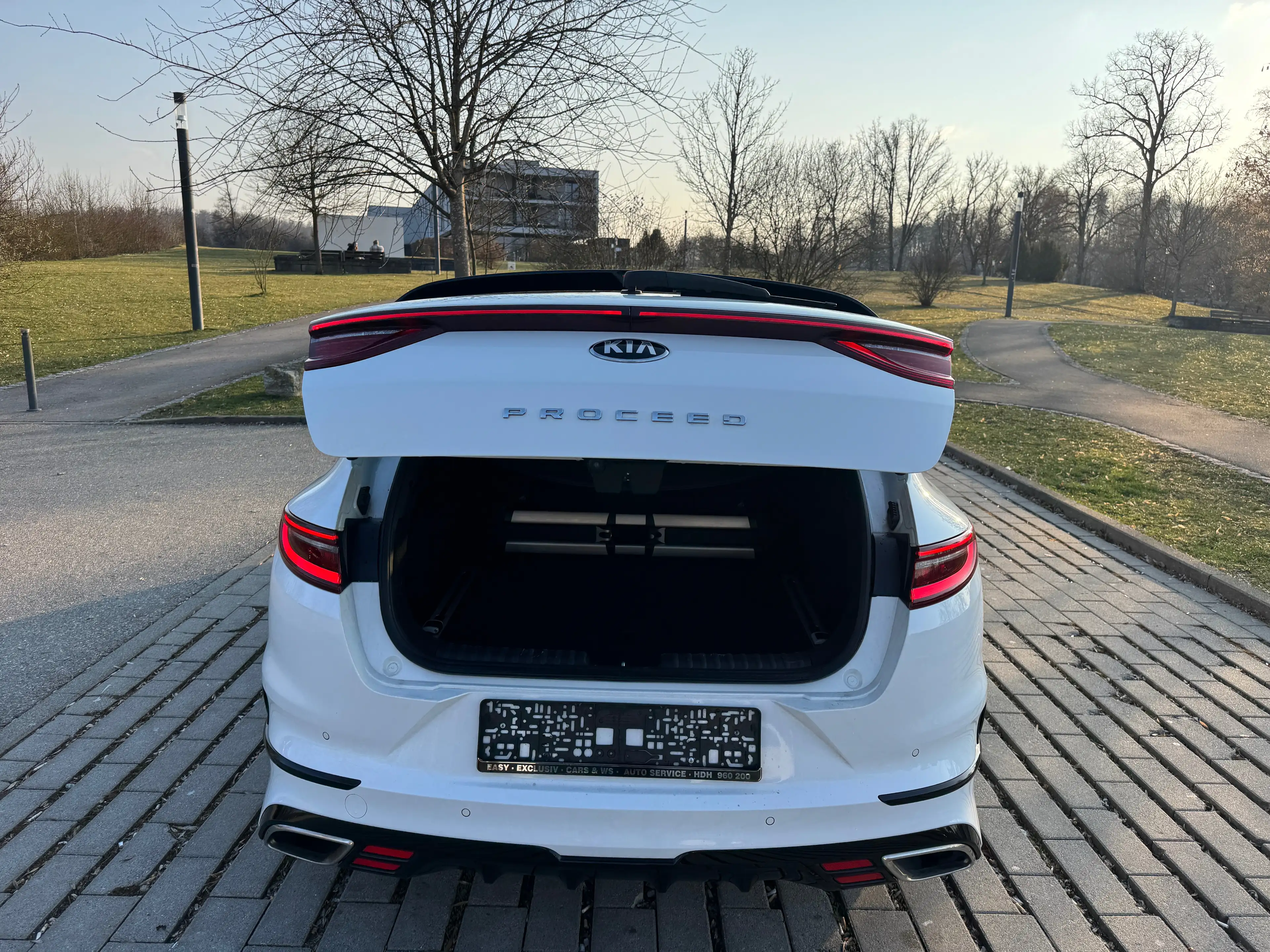 Kia ProCeed / pro_cee'd GT — photo 10