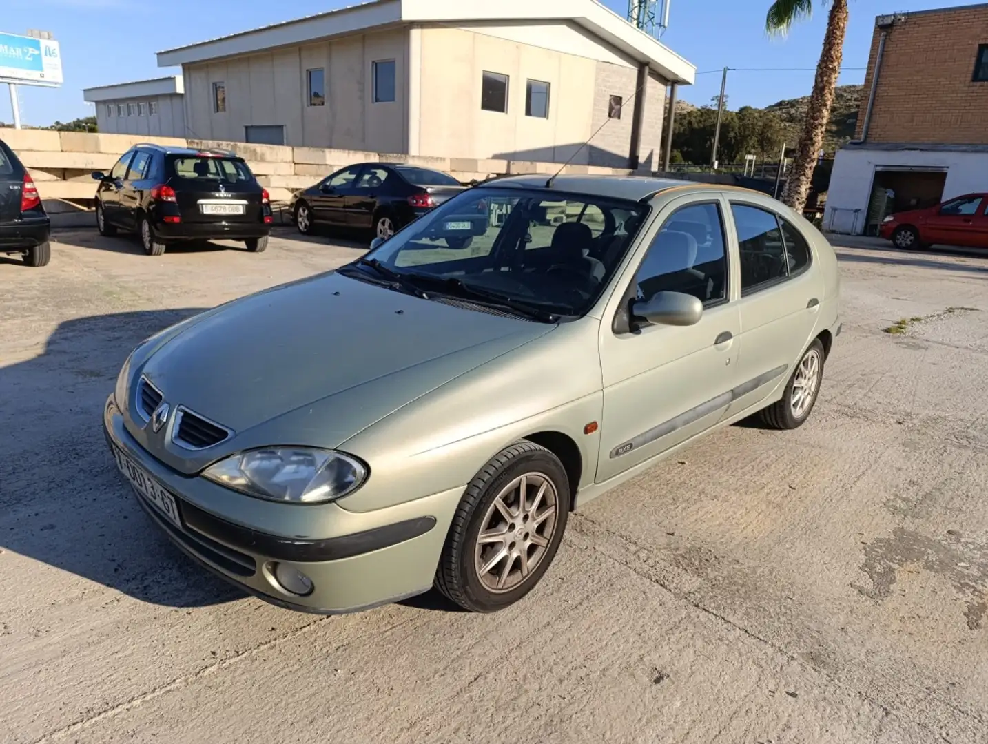 Renault Megane 1.4 Authentique Grün - 1