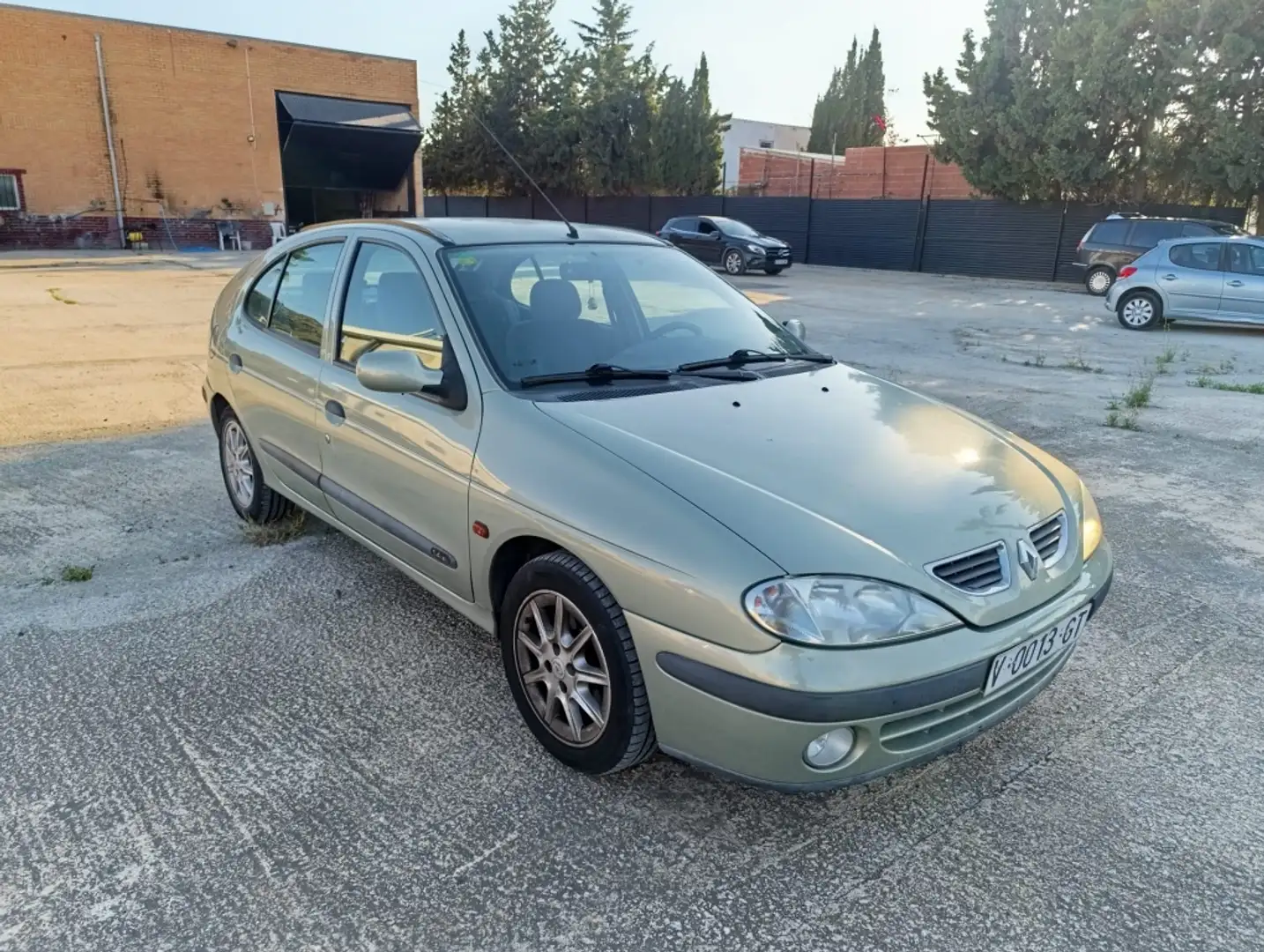 Renault Megane 1.4 Authentique Grün - 2