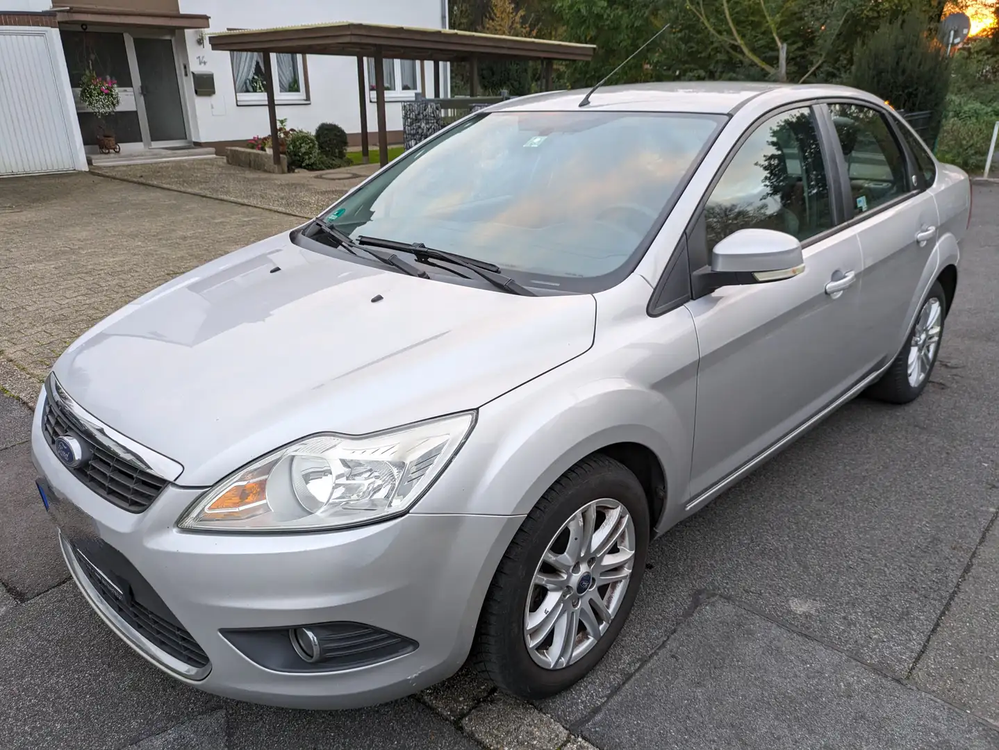 Ford Focus Focus 1.8 TDCi Ghia Grau - 1