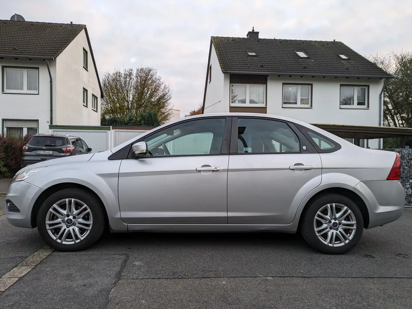 Ford Focus Focus 1.8 TDCi Ghia Grau - 2