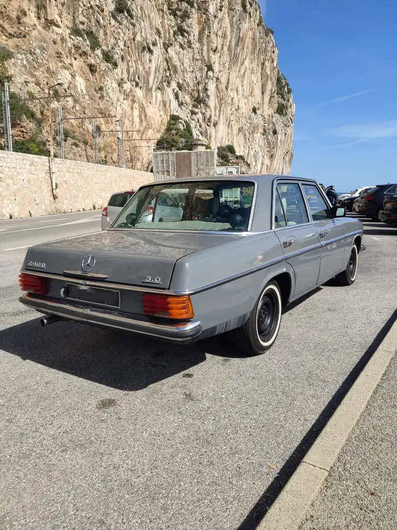 Mercedes-Benz W 114/115 Strich-Acht Gris - 2