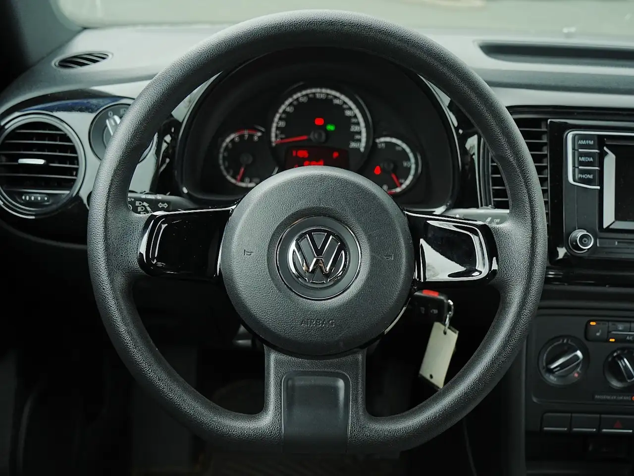 Volkswagen Beetle снимка Volkswagen Beetle
