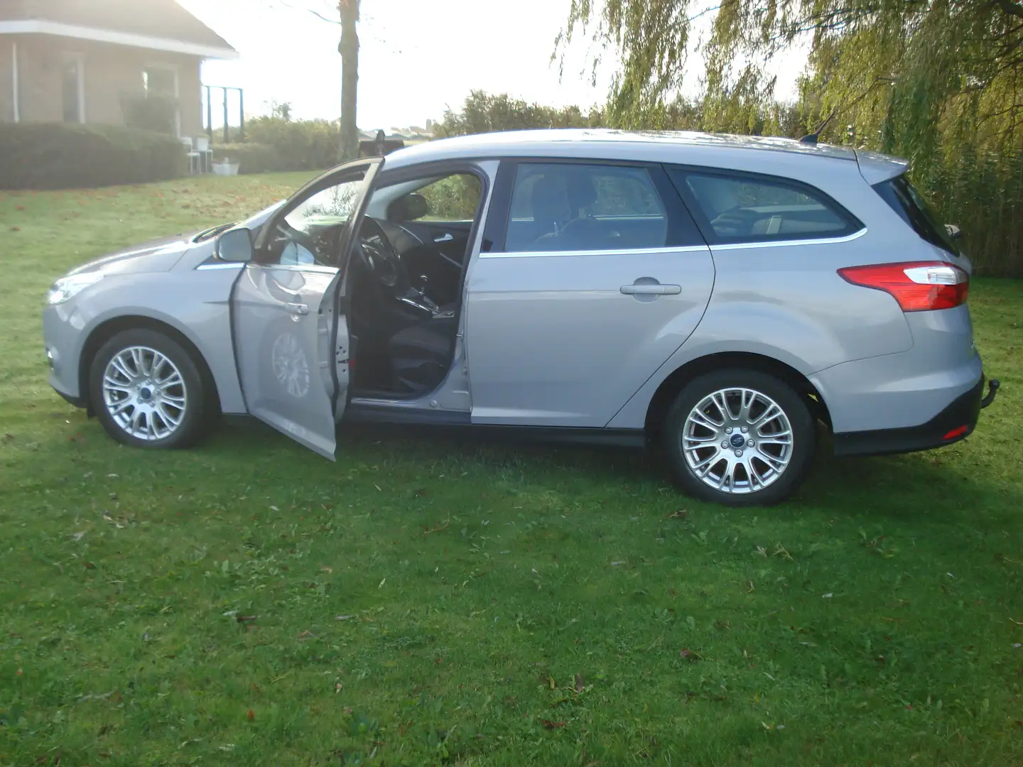 Ford Focus 1.6 EcoB. Titanium Grijs - 2