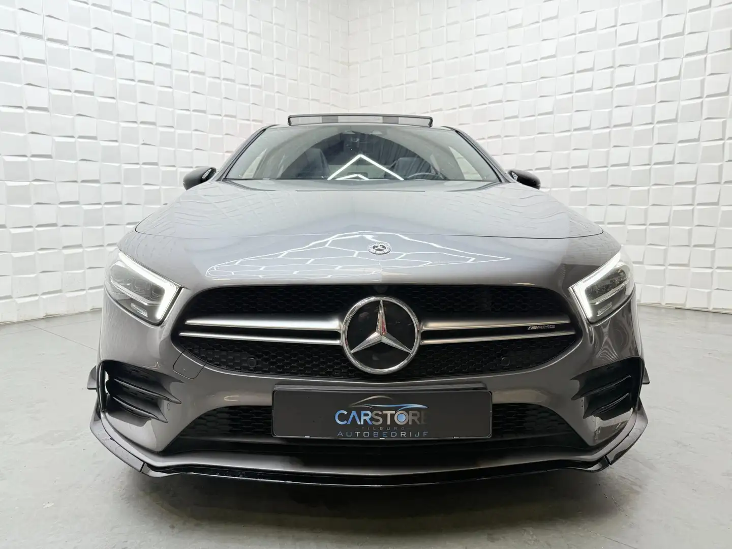 Mercedes-Benz A 35 AMG 4MATIC PANO NIGHT AERO PACK Grijs - 2