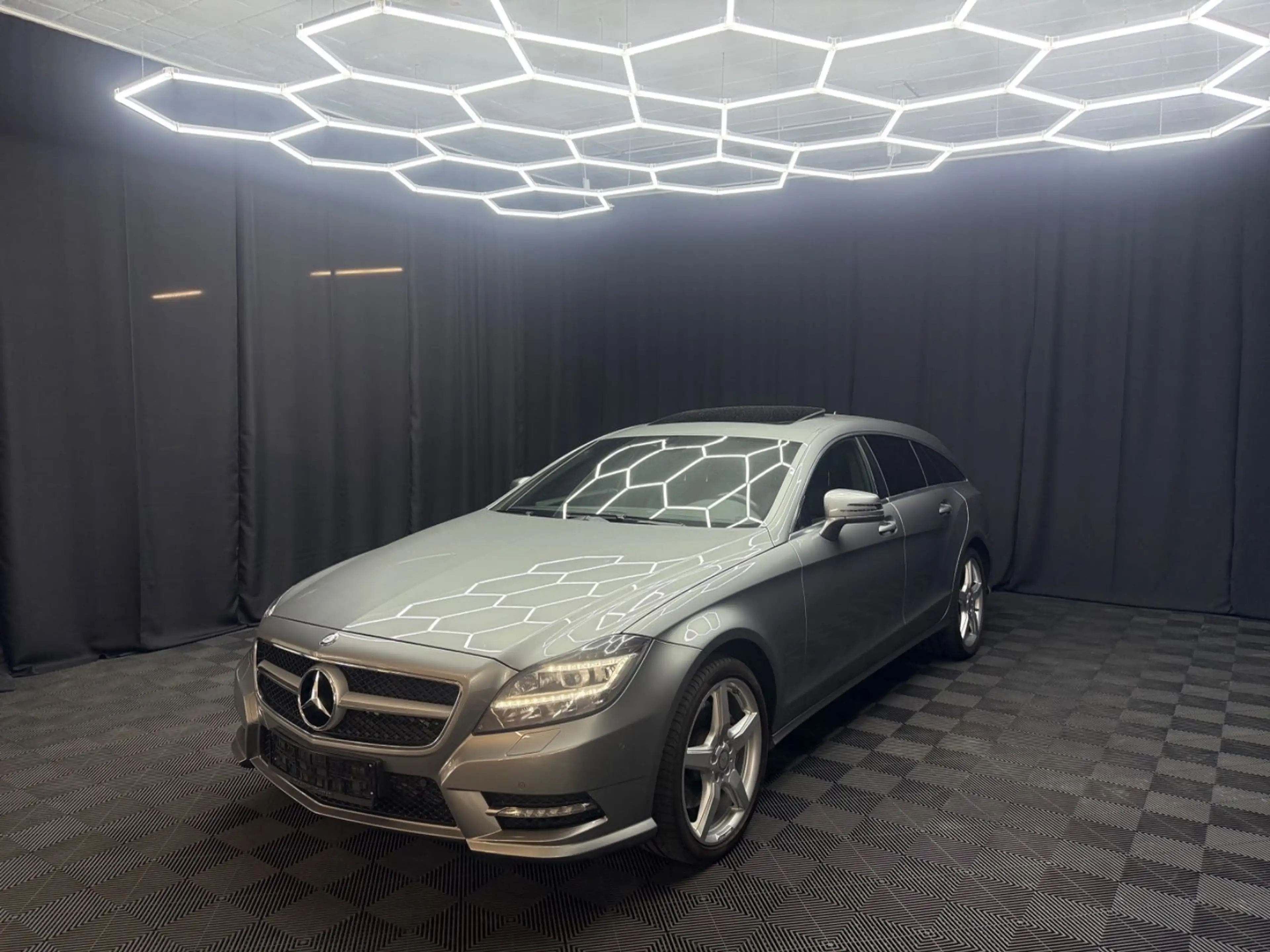 Mercedes-Benz CLS CLS 350 CDI Shooting Brake*AMG LINE*S-DACH*R-KAM — photo 4