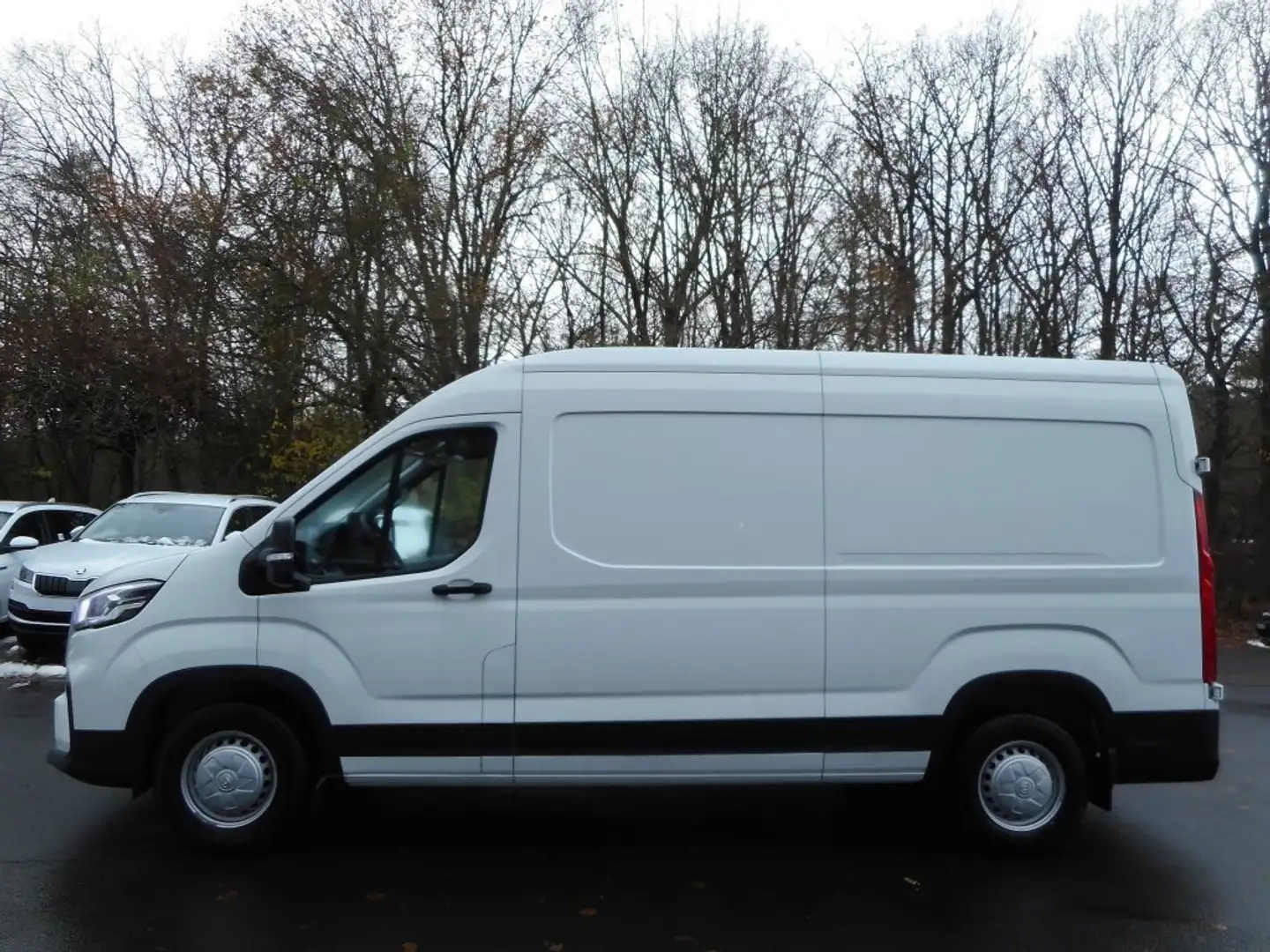 Maxus Deliver 9 PAN VAN 2.0 D MT FWD L3H2 BASE DAB Blanco - 2