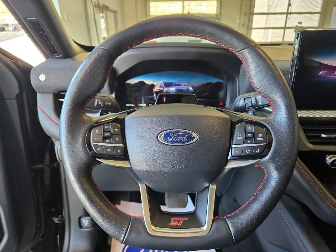 Ford Explorer снимка Ford Explorer