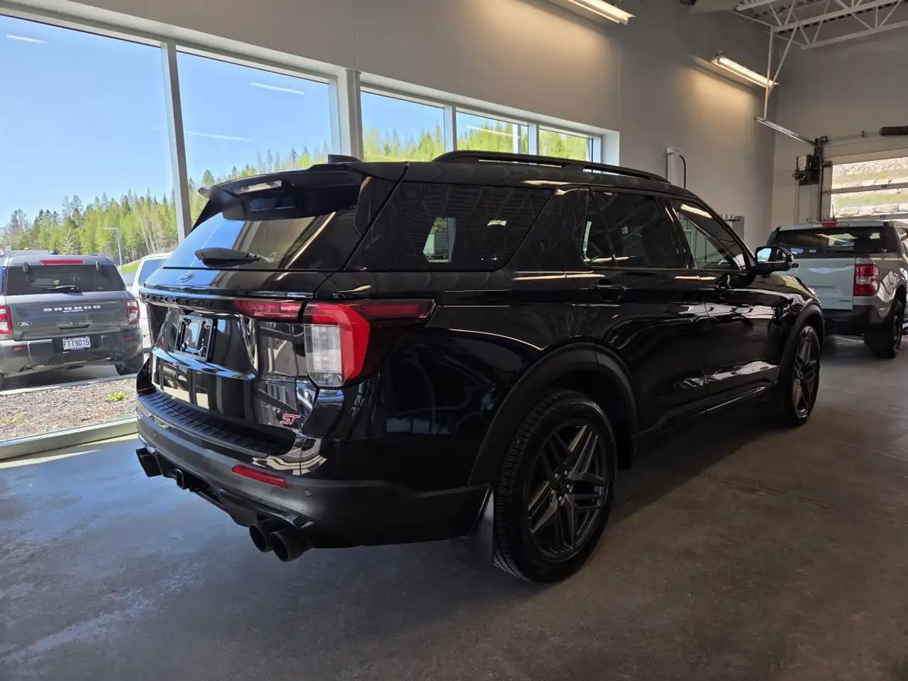 Ford Explorer снимка Ford Explorer