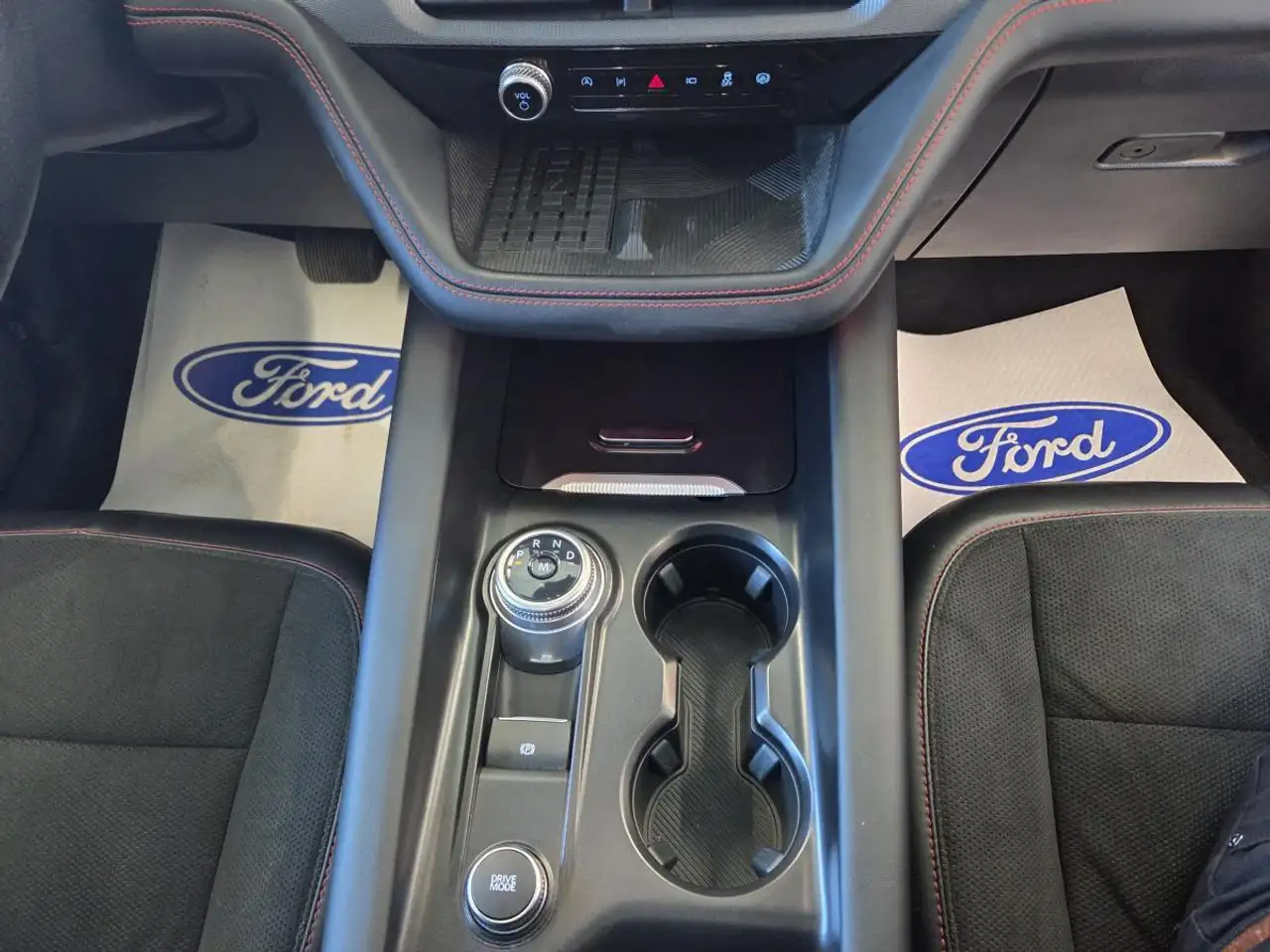 Ford Explorer снимка Ford Explorer