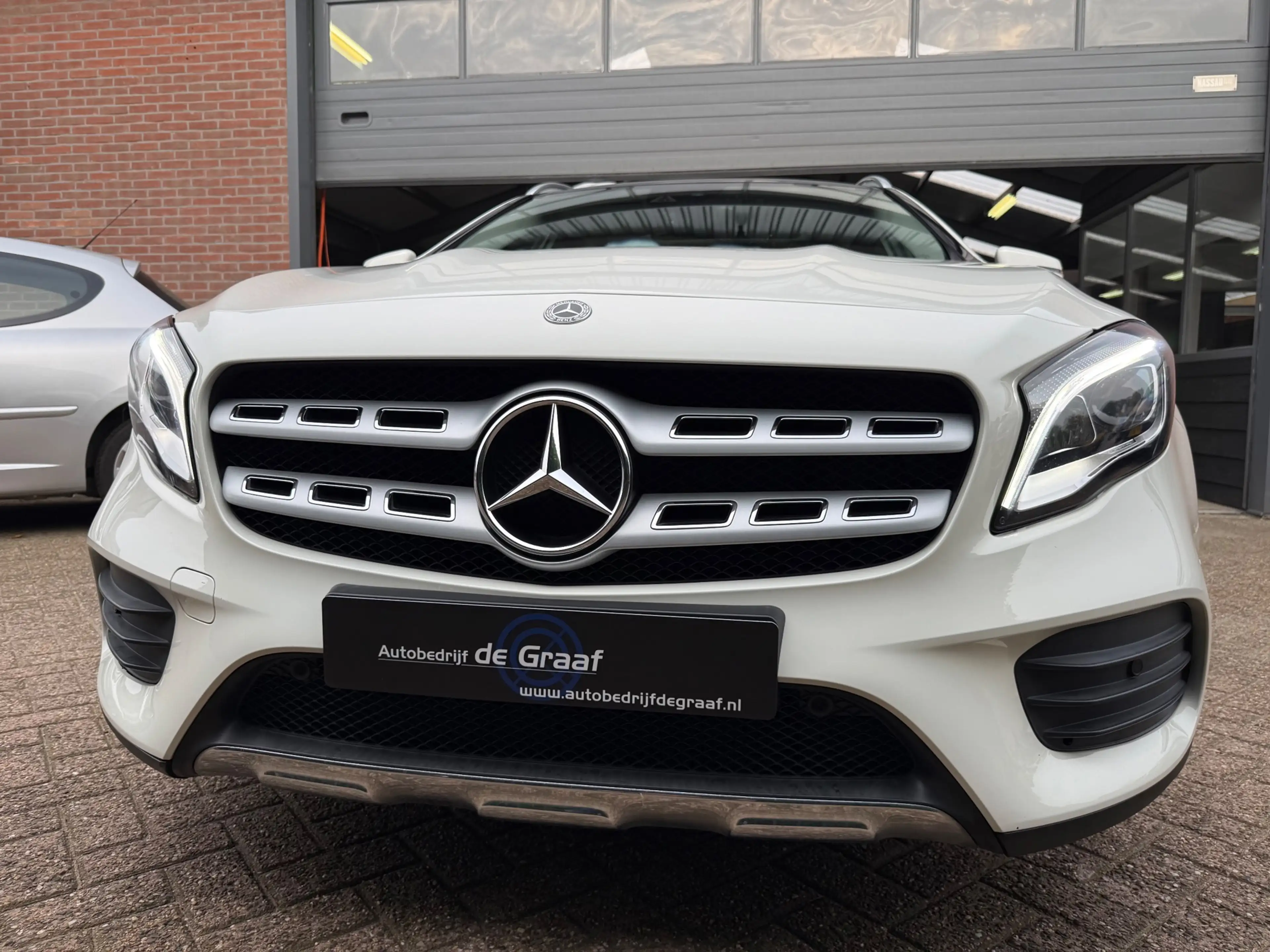 Mercedes-Benz GLA 180 AMG|PANO/H&K/ELEC-STOEL/NAVI/CRUISE/CAMERA/VOL! — photo 9