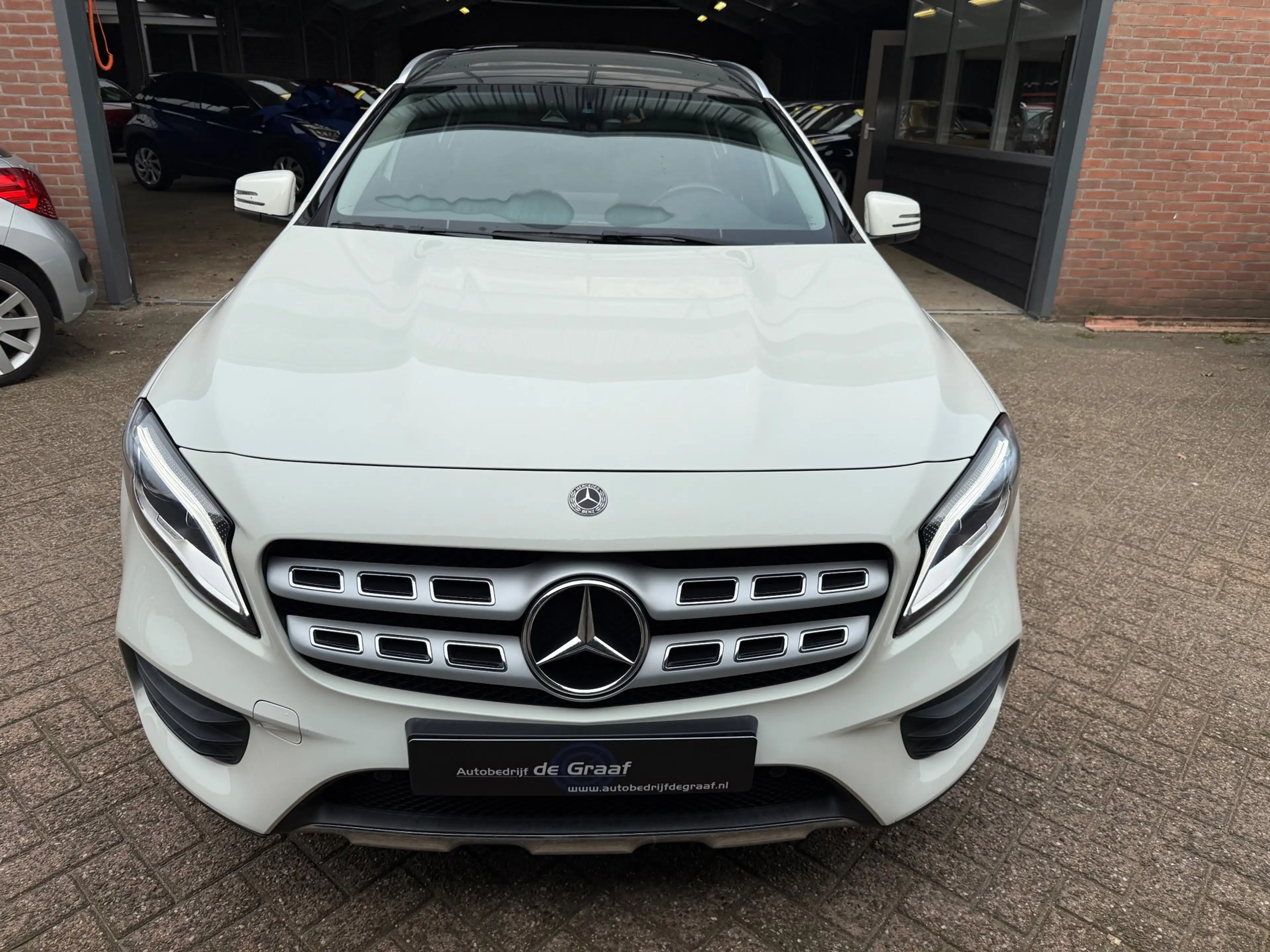 Mercedes-Benz GLA 180 AMG|PANO/H&K/ELEC-STOEL/NAVI/CRUISE/CAMERA/VOL! — photo 8