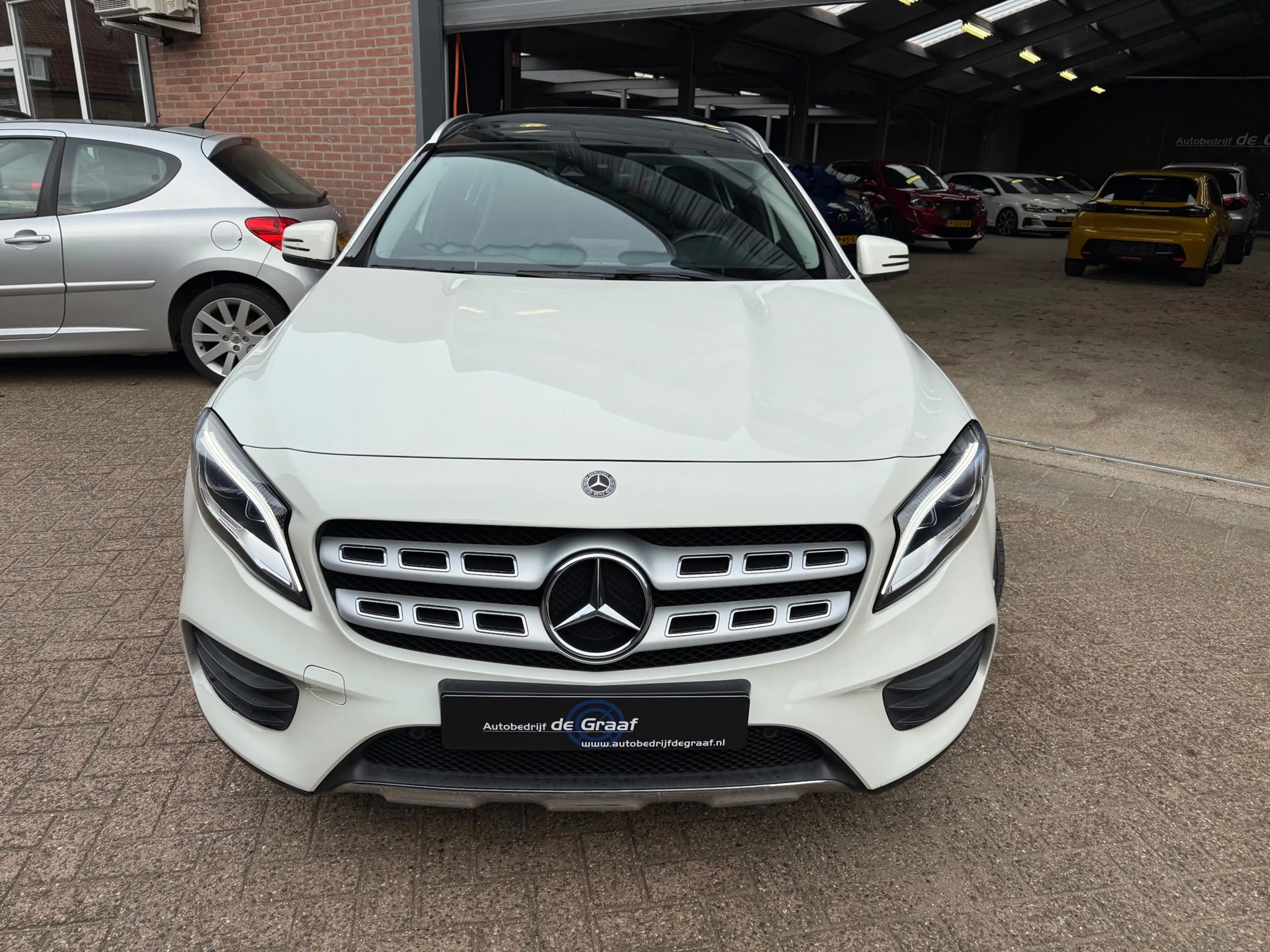 Mercedes-Benz GLA 180 AMG|PANO/H&K/ELEC-STOEL/NAVI/CRUISE/CAMERA/VOL! — photo 2