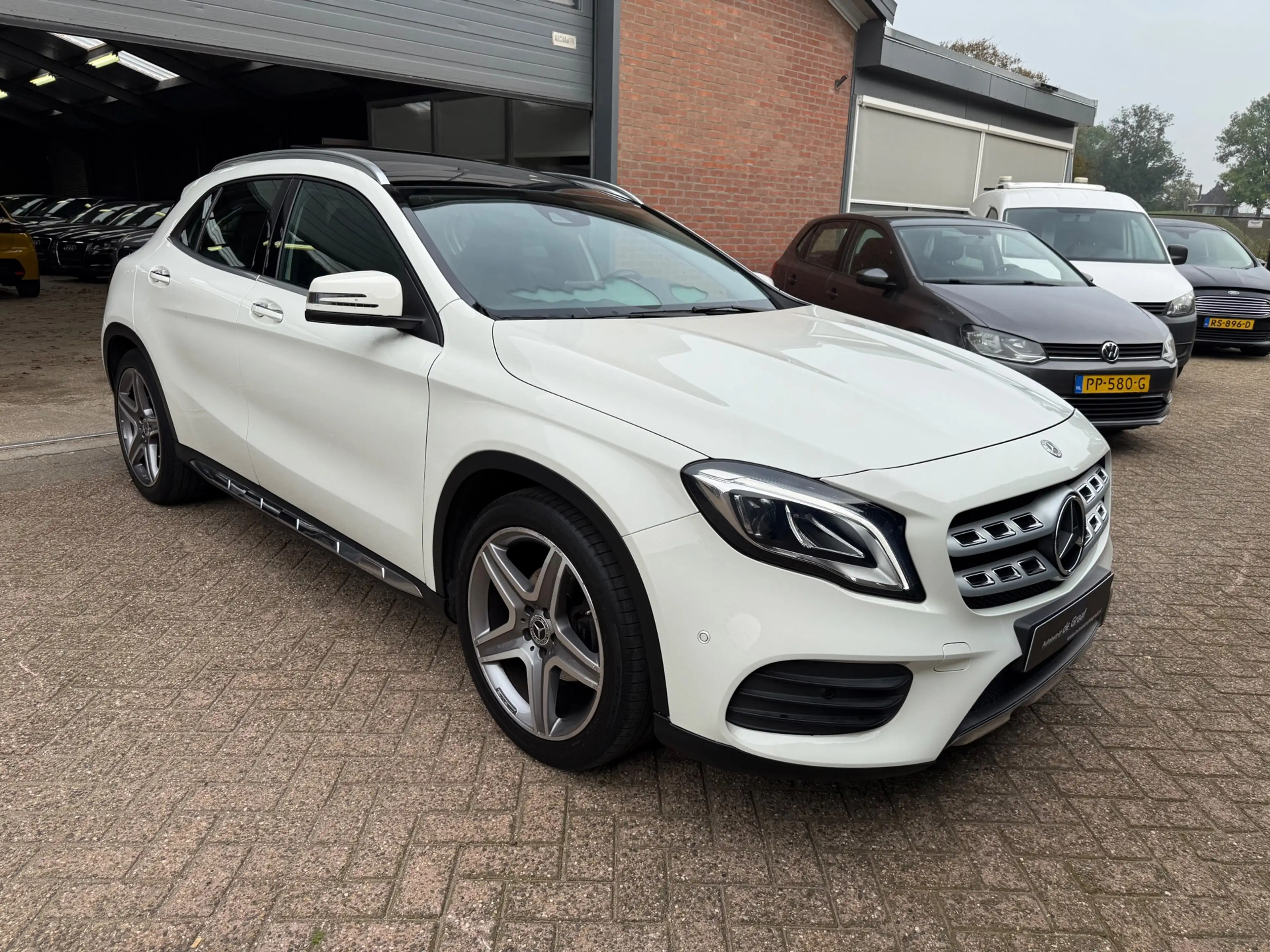 Mercedes-Benz GLA 180 AMG|PANO/H&K/ELEC-STOEL/NAVI/CRUISE/CAMERA/VOL! — photo 10