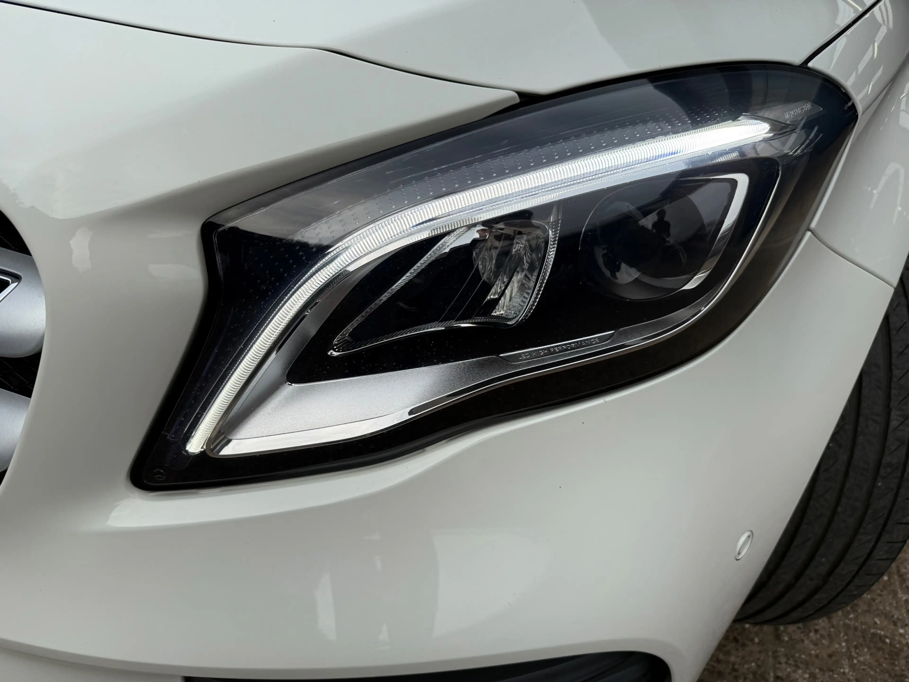 Mercedes-Benz GLA 180 AMG|PANO/H&K/ELEC-STOEL/NAVI/CRUISE/CAMERA/VOL! — photo 3